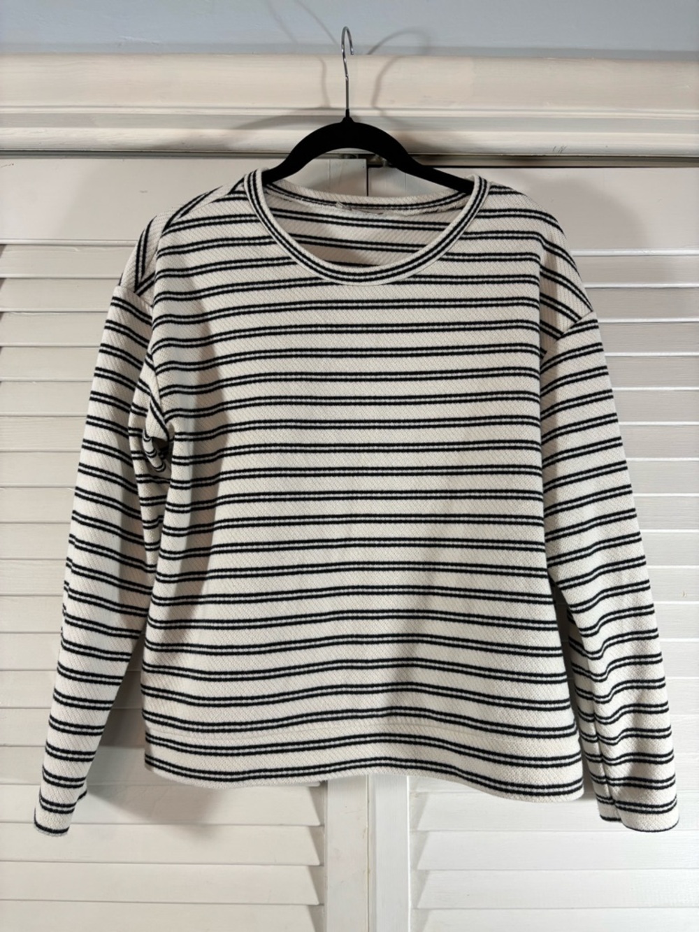 LOFT Outlet Women’s Striped Crewneck Knit Top Medium White Black Long Sleeve